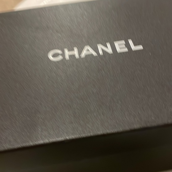 White sandal ￼ - Picture 5 of 5